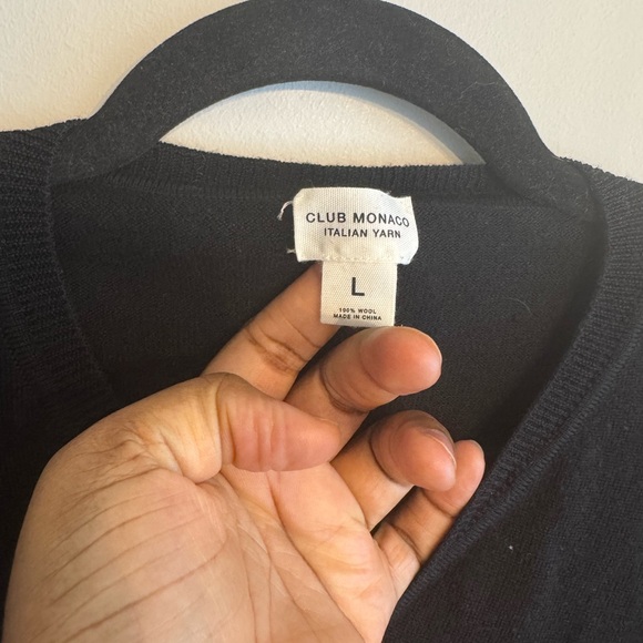 Club Monaco Italian yarn Men's Black V-Neck Sweater - Picture 4 of 6